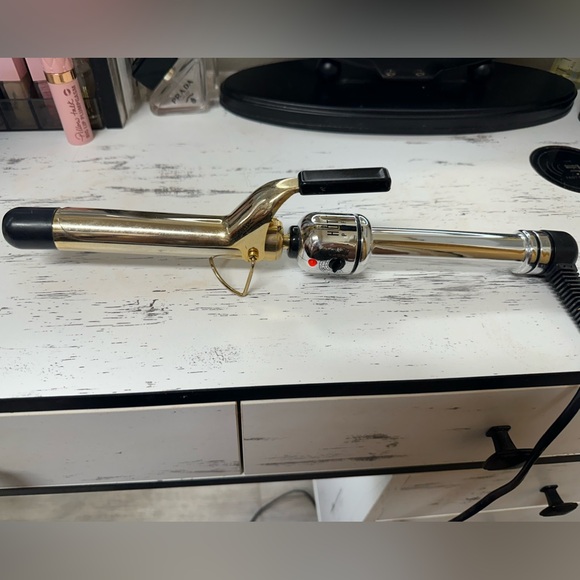 Hot Tools curling iron - Picture 1 of 3